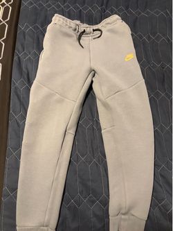 Nike tech pants youth large