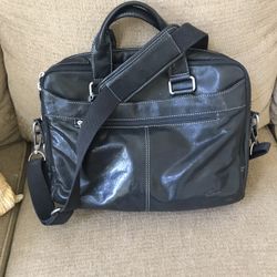 LEATHER CROSSBODY 15.6-INCH LAPTOP & TABLET MESSENGER BAG