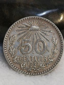#675 Foreign Mexico 1937 silver 50 centavos coin