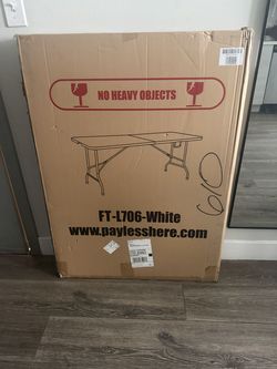 White foldable table