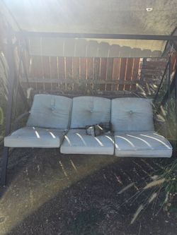 Lawn swing