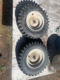 Snowblower, wheels, and tires, Aggressive tread Carlisle X-Trac tires are mounted on white metal rims. These 4.80-8 NHS tubeless tires have a 2-ply ra
