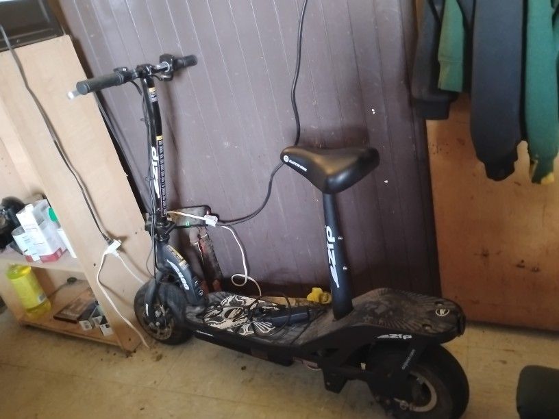 Ezip 400 Scooter 