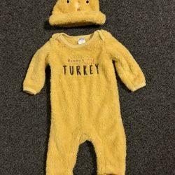 Adorable Mommy’s Little Turkey size 0/3 month super soft fleece thanksgiving romper and hat 
