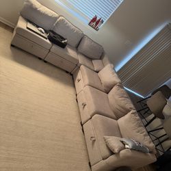 Selling Leaving Room Couch 150$