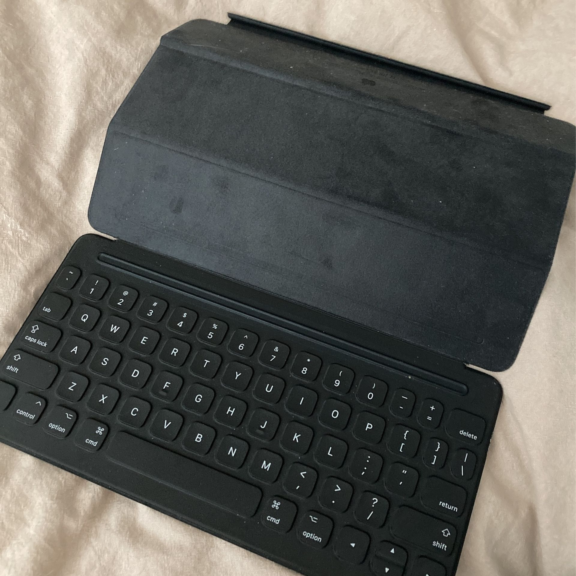 iPad Magnetic Keyboard