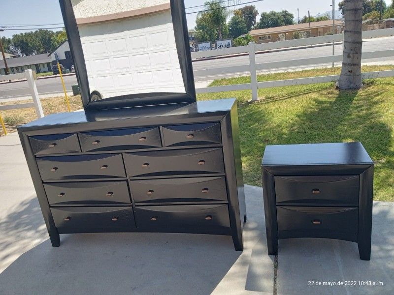 Dresser With Mirror And Nightstand