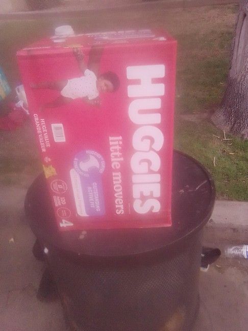 Huggies Size 4 Pampers Size 5