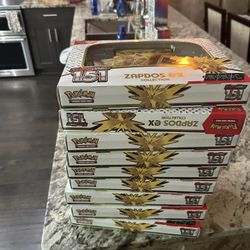 Pokémon Zapdos EX Collection Box Bundle