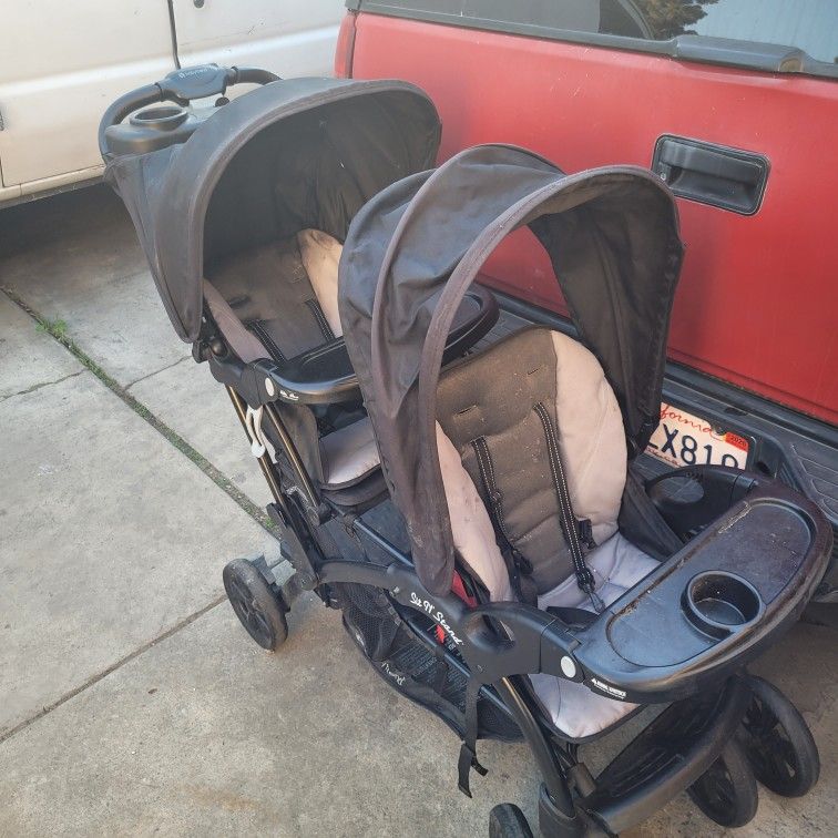 DOUBLE STROLLER