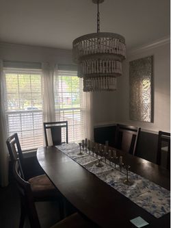 Dining room table with extension leaf and 6 chairs