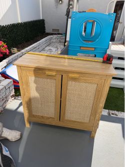 Accent cabinet