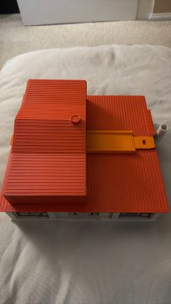 Vintage 1969 Hot Wheels Redline 2-Way Super-Charger Barn - Pristine Battery Bay