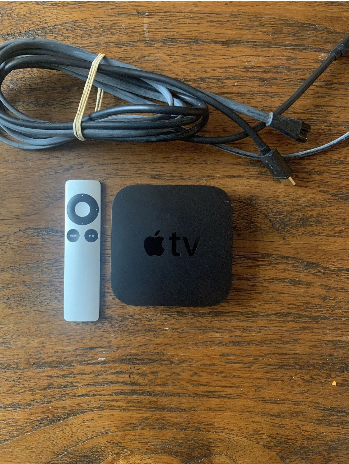 Apple TV, 2nd Generation 8 GB Media Streamer A -1378 with Remote & Power Cable