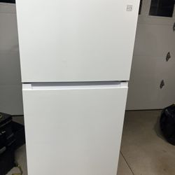 NEW KENMORE APARTMENT REFRIGERATOR 