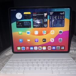 Ipad Pro 12.9 Gen 3 With Or Without Case 256GB Space grey