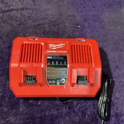 🧰🛠Milwaukee M18 18-Volt Lithium-Ion DUAL BAY RAPID Battery Charger-NEW!(Tool Only)-$110!🧰🛠 