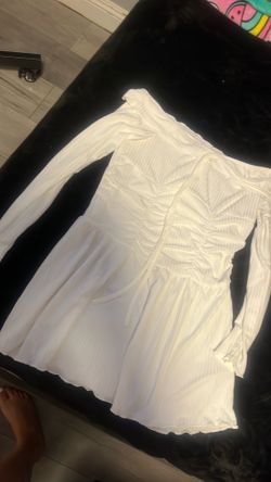 Cute white off shoulder flowy dress 🤍