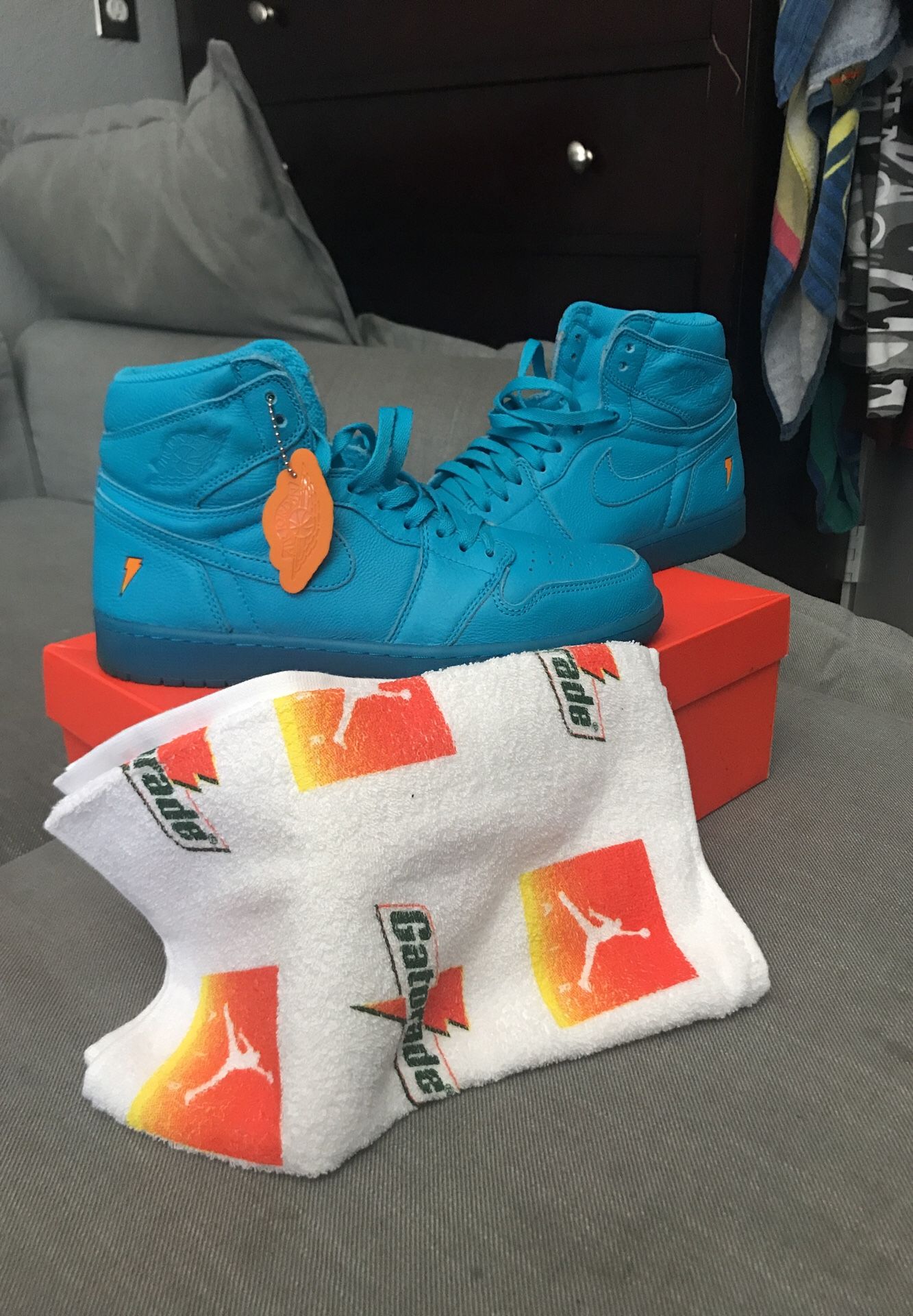 Size 10 Jordan Gatorade. Original Nike box original Jordan Gatorade towel