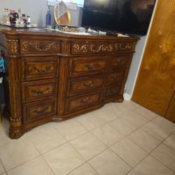 Bedroom Set Included Mirror Headboard footboard 2 Night Stands 2 Dressers