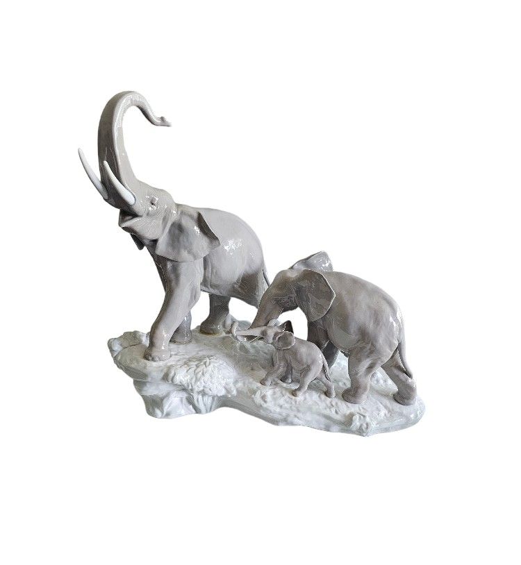 Lladro Elephants Walking Heritage Porcelain Figure