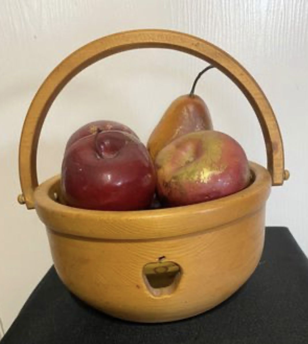 Apples 🍎 and pears 🍐 in A Wood Basket 