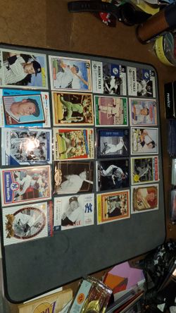 Lot Of 20 Random Mickey Mantle New York Yankees Baseball Cards All For $25