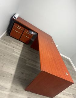 Desk, Escritorio