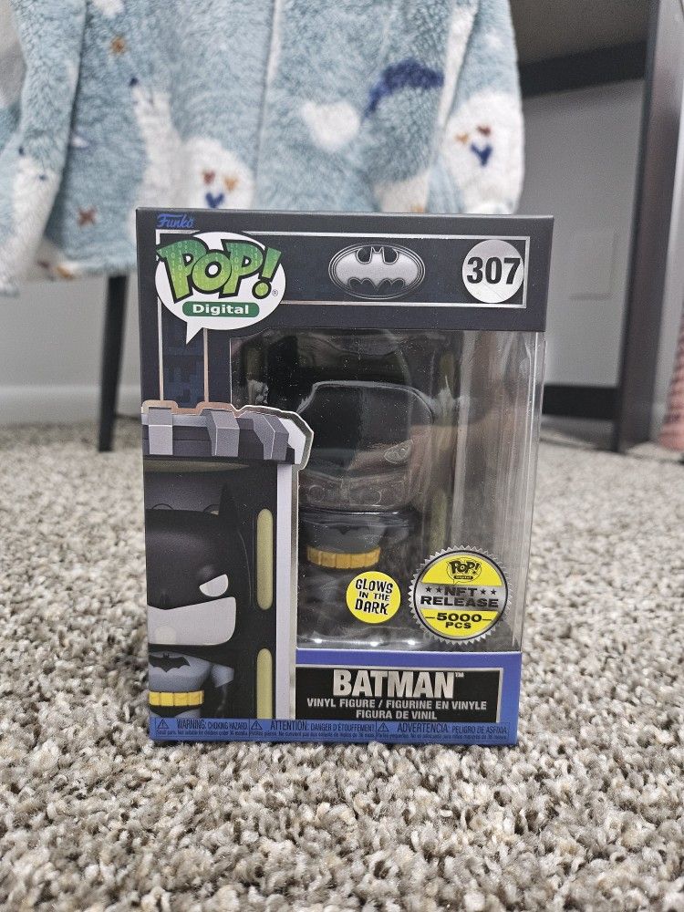 Funko Pop NFT Digital Batman 85th Series 1 Batman #307 GITD Glow Exclusive Suit