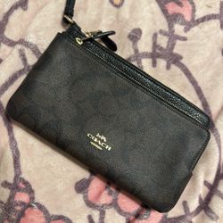 coach clutch wristlet 