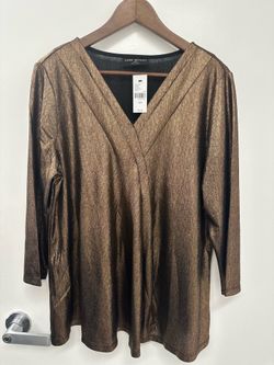 Lane Bryant Swing 3/4-Sleeve V-Neck Pleat-Front Top