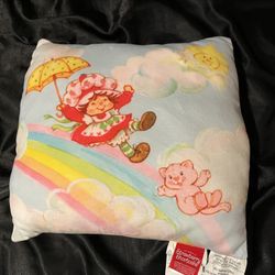 Strawberry Shortcake Throw pillow 