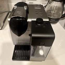Nespresso Lattissima Pro by De’Longhi - Espresso & Cappuccino Machine
