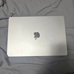 MacBook Air 15 Inch 850$