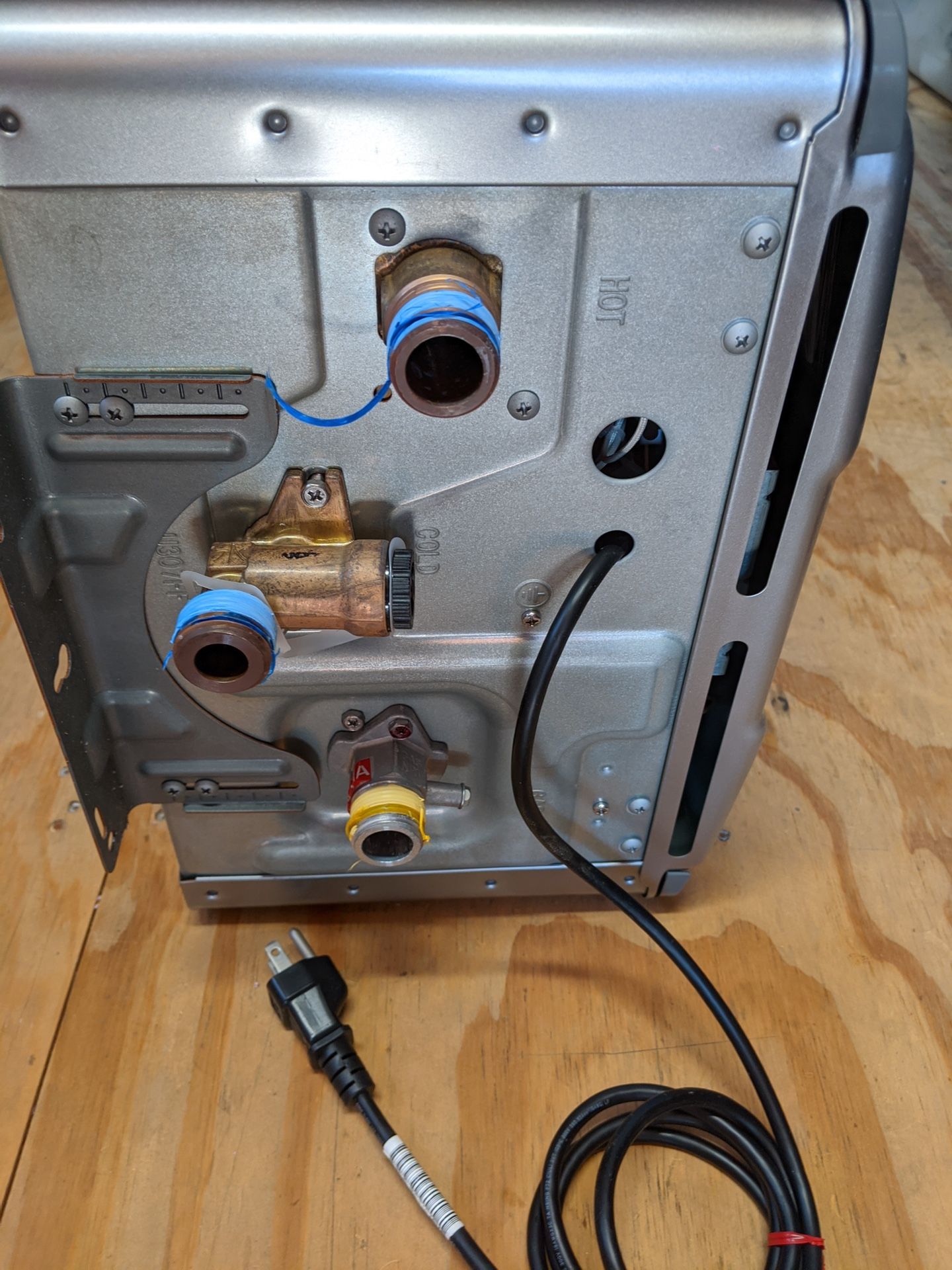 Rinnai RL75i Natural Gas Tankless water heater! for Sale in Bedford, TX