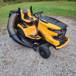 Cub Cadet XT2 LX46 Enduro series Riding Lawn Mower