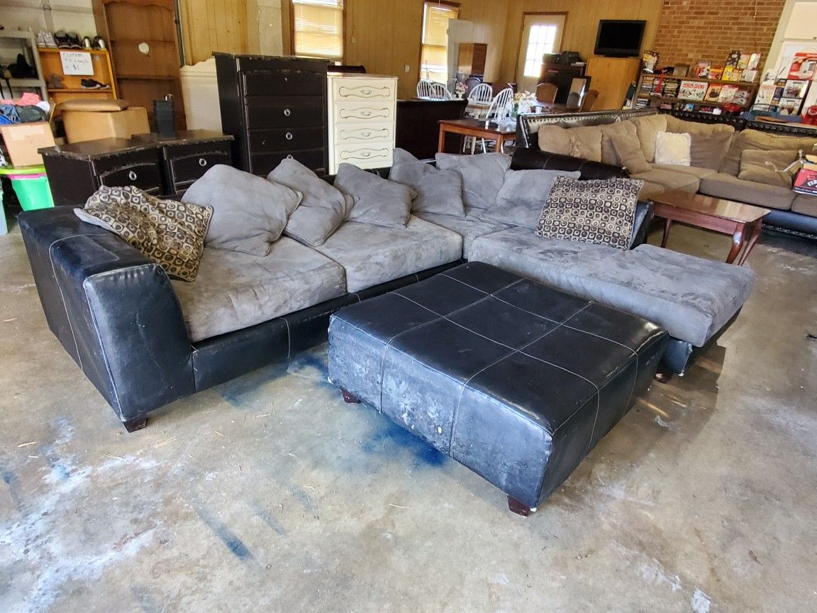 Sectional couch with ottoman