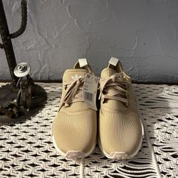 Women’s Adidas Sneakers Shoes Size 8.5 US Casual Shoes 