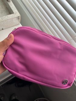 selling new Lululemon bag