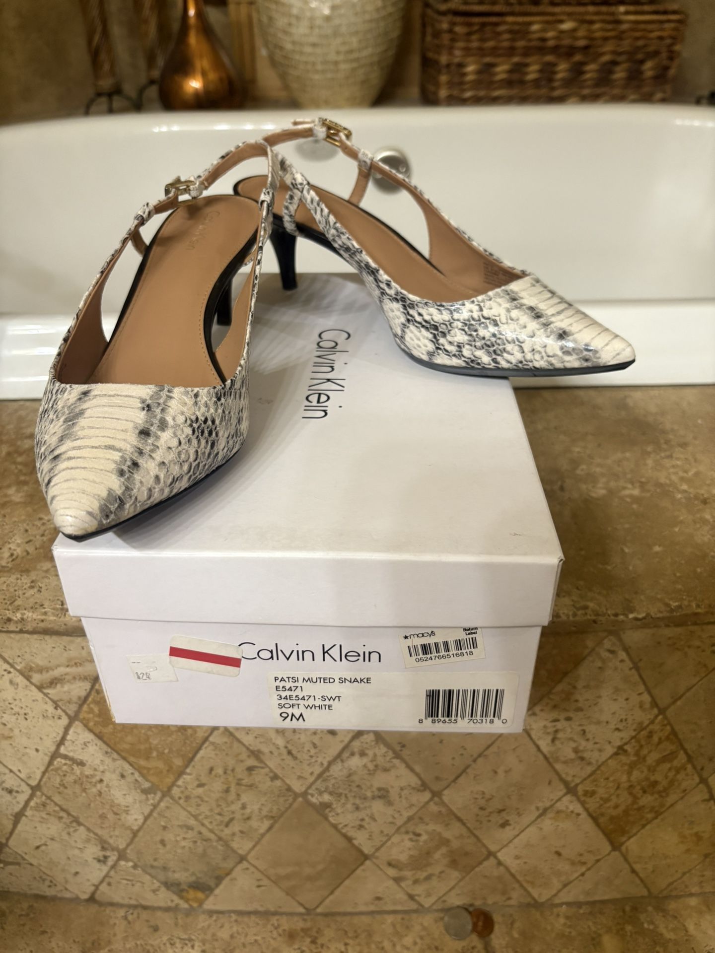 Calvin Klein Size 9, Med Heel, Closed Goes Sling Back 