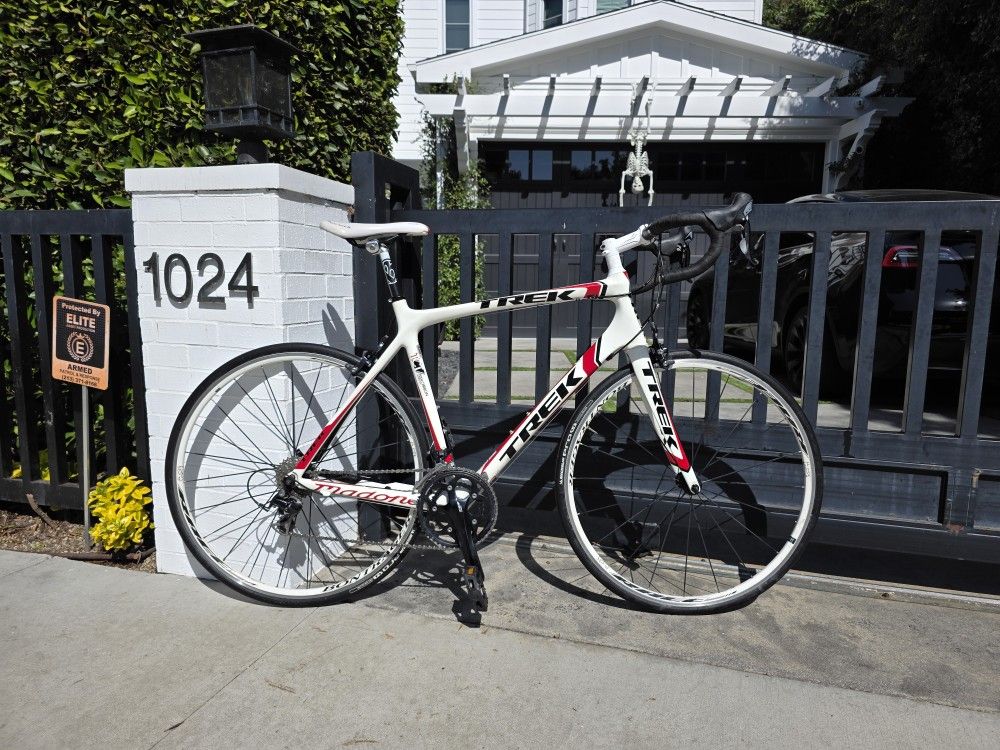 19 lb. All-Carbon Trek Madone 4.7 Racing Bike