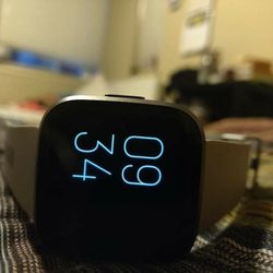 Fitbit Versa 2 (Gray)