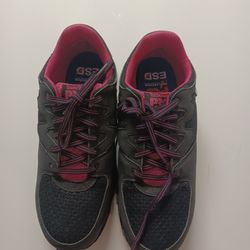 Womans Steal Toe Shoes 