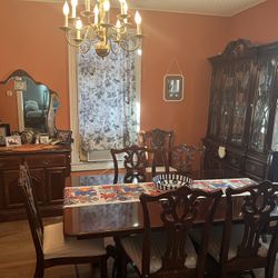 Queen Anne Dining Room Set