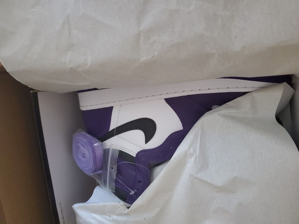 Air jordan 1 high court purple size 8.5