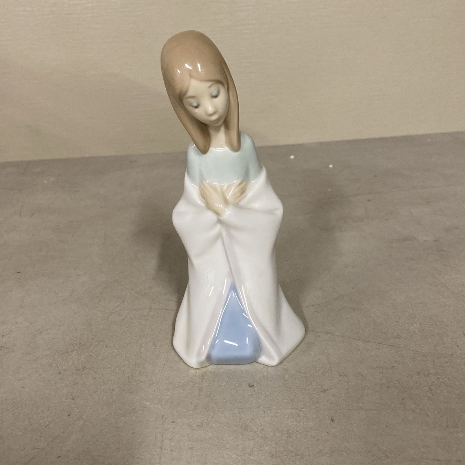 Vintage Lladro Porcelain Figurine Virgin Mary 6”