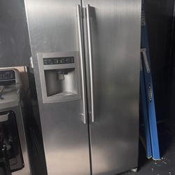 LG Stainless Steel Side-by-Side Refrigerator – Water & Ice Dispenser