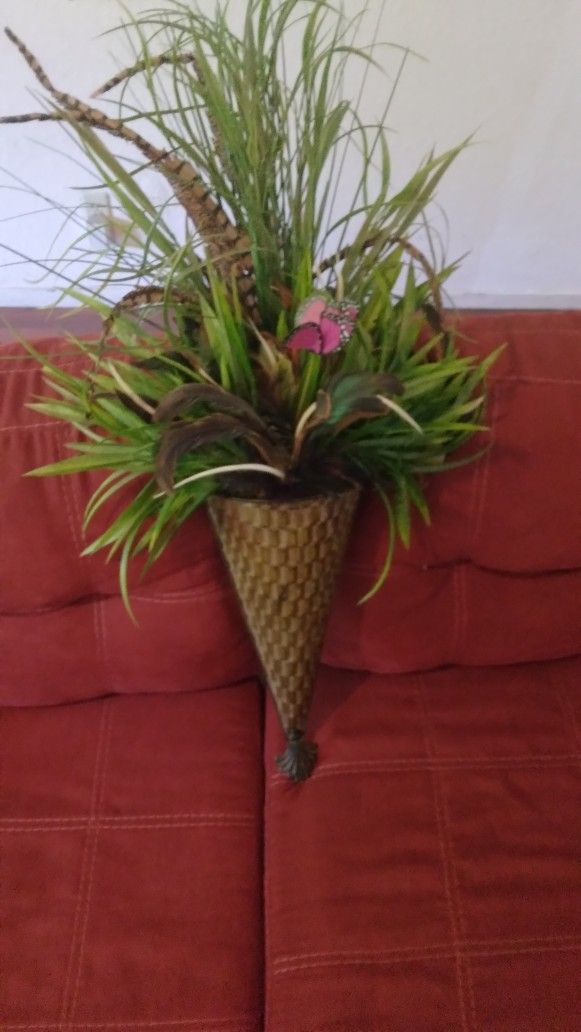 Wall Hanging Base With Beautiful Greenery There's A Butterfly You Can Add What You Like