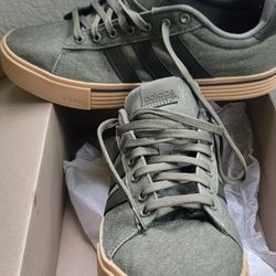 Nearly BRAND NEW Mens Size 11 ADIDAS DAILY 4.0