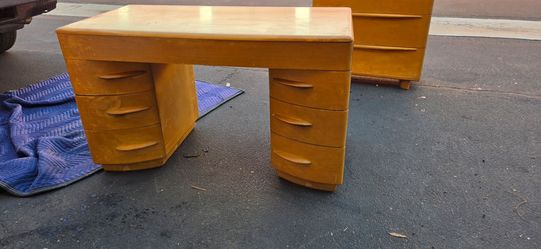 4 pieces of Heywood wakefield furniture. Desk dresser and 2 chairs